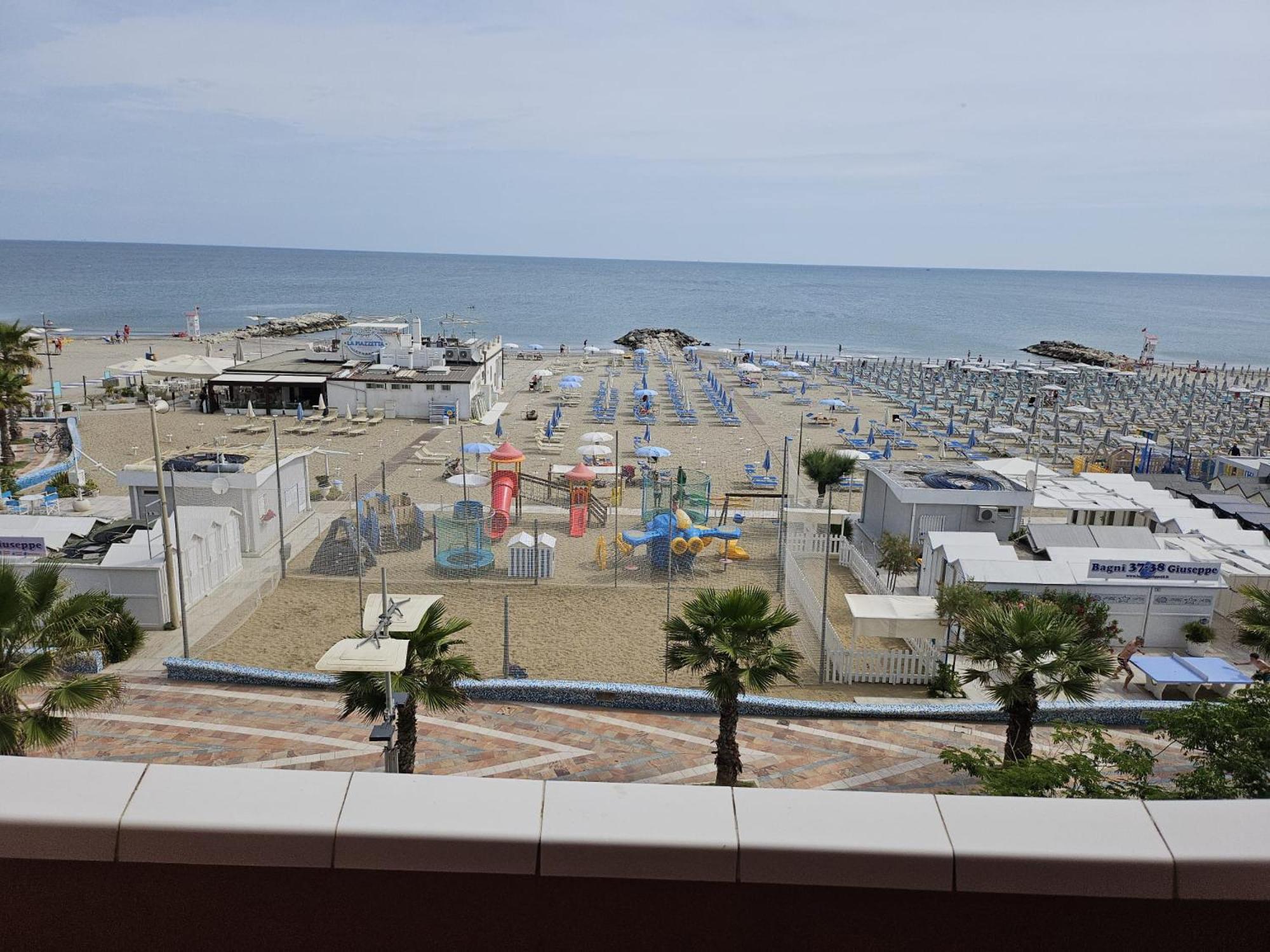 Hotel Villa Rosa Misano Adriatico Exteriör bild