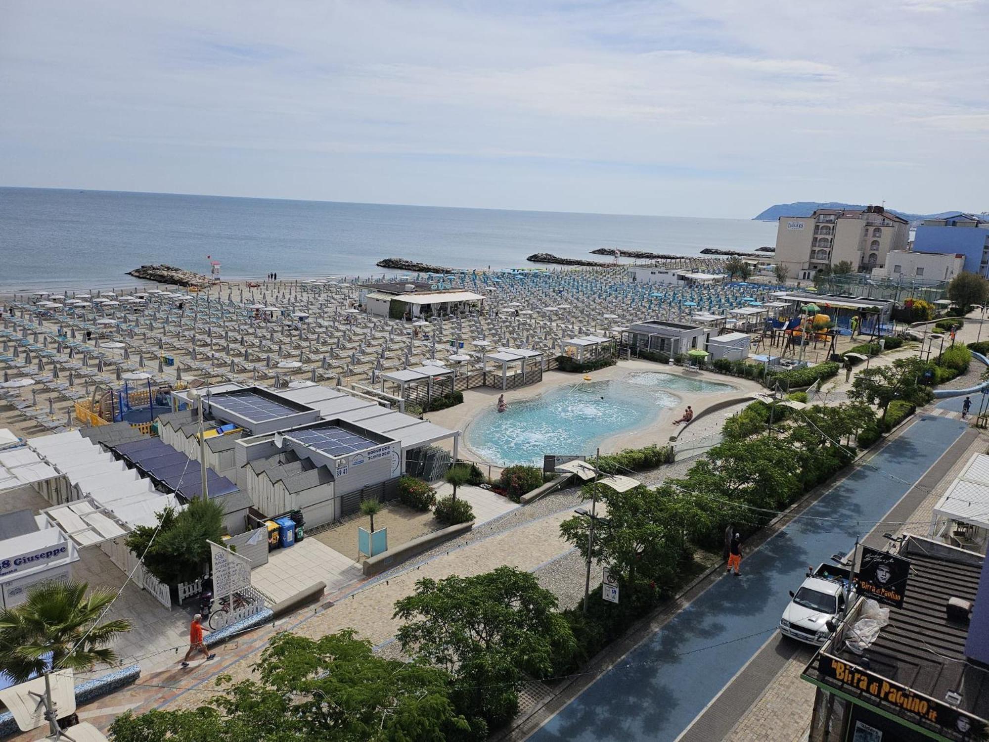 Hotel Villa Rosa Misano Adriatico Exteriör bild
