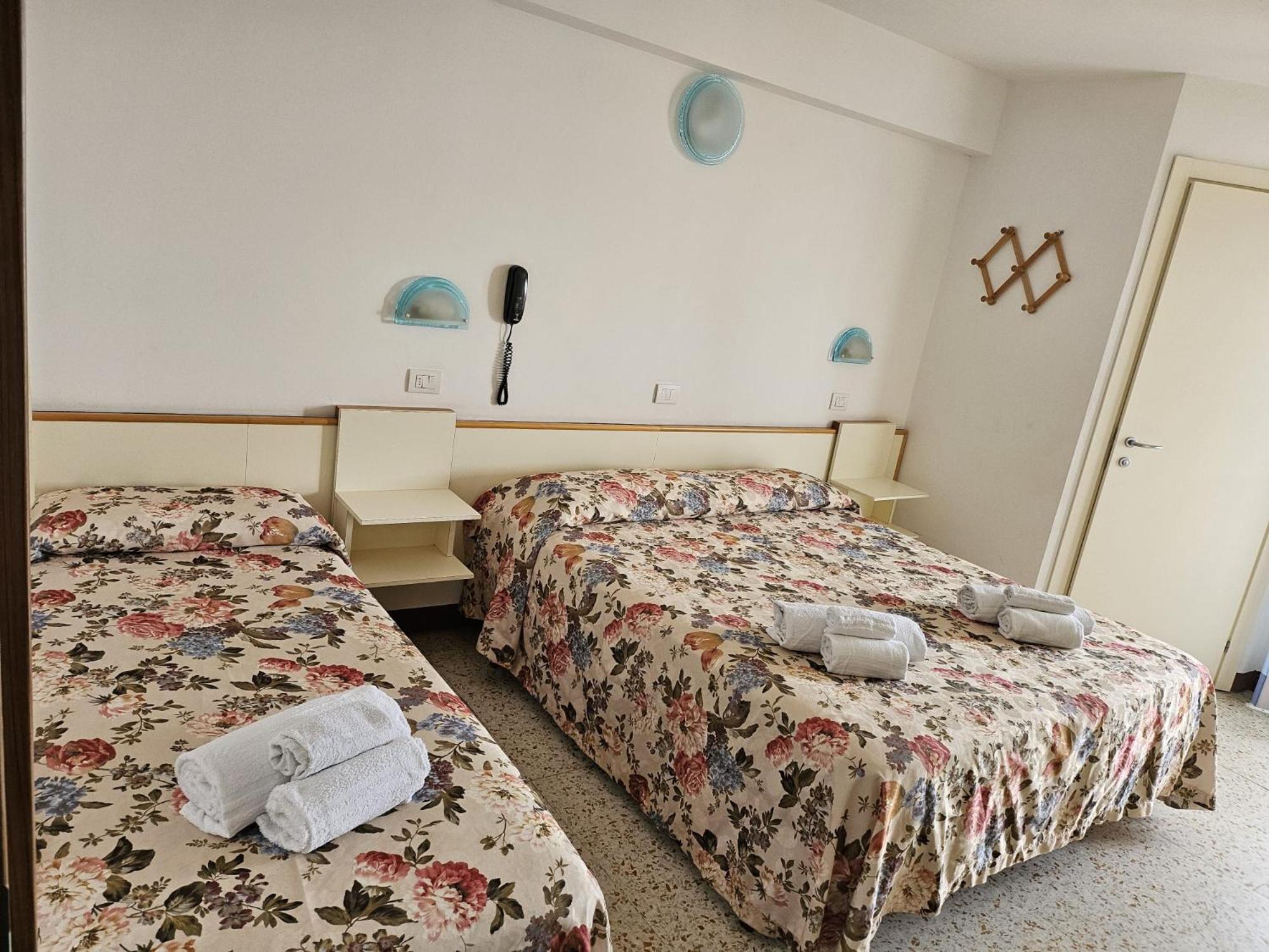 Hotel Villa Rosa Misano Adriatico Exteriör bild