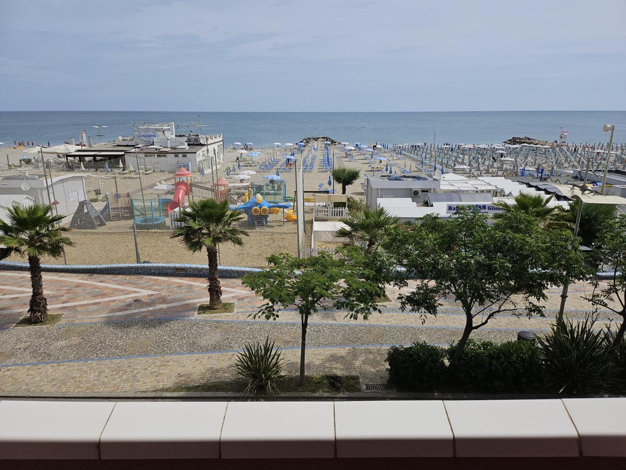 Hotel Villa Rosa Misano Adriatico Exteriör bild