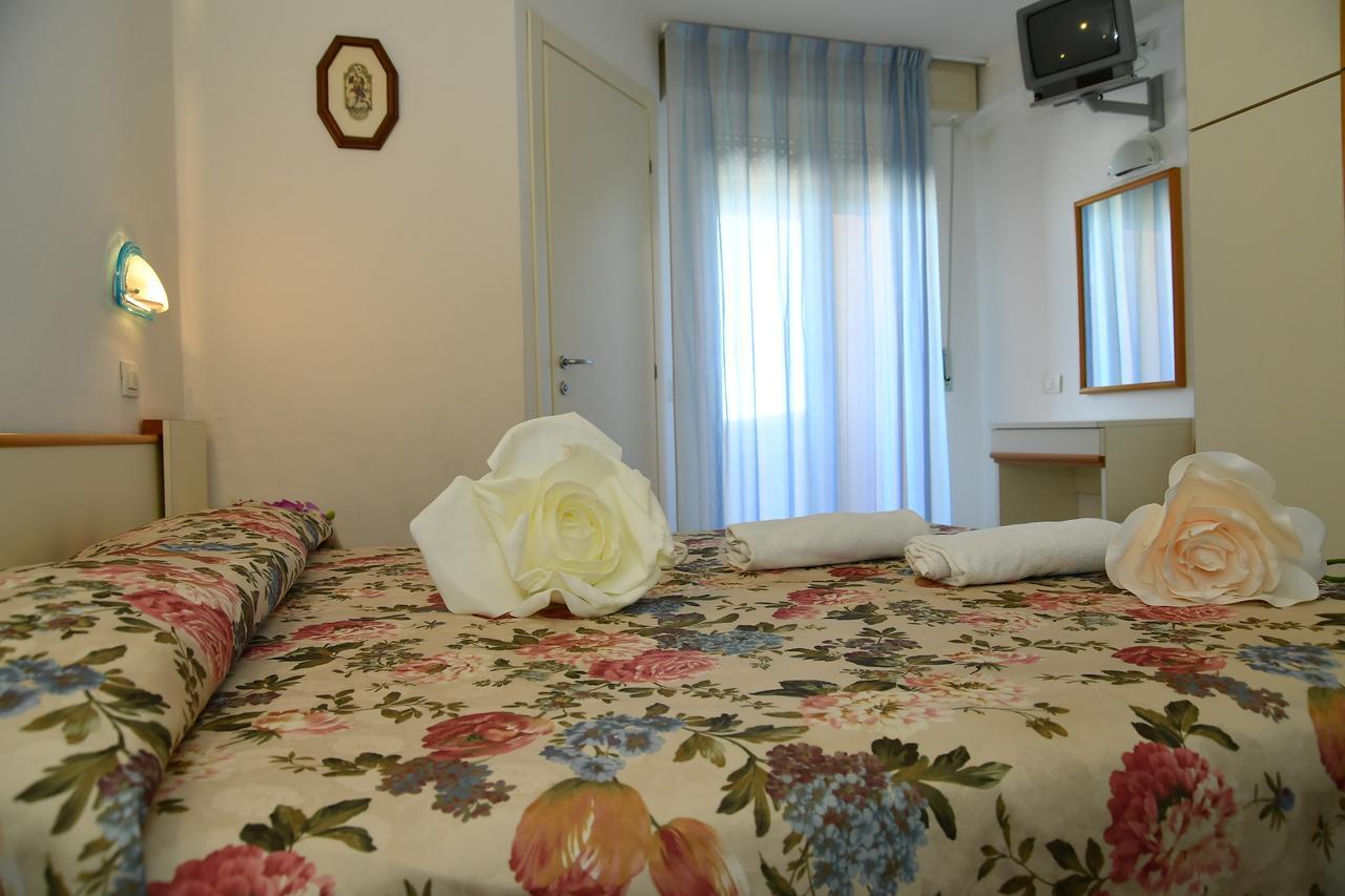 Hotel Villa Rosa Misano Adriatico Exteriör bild
