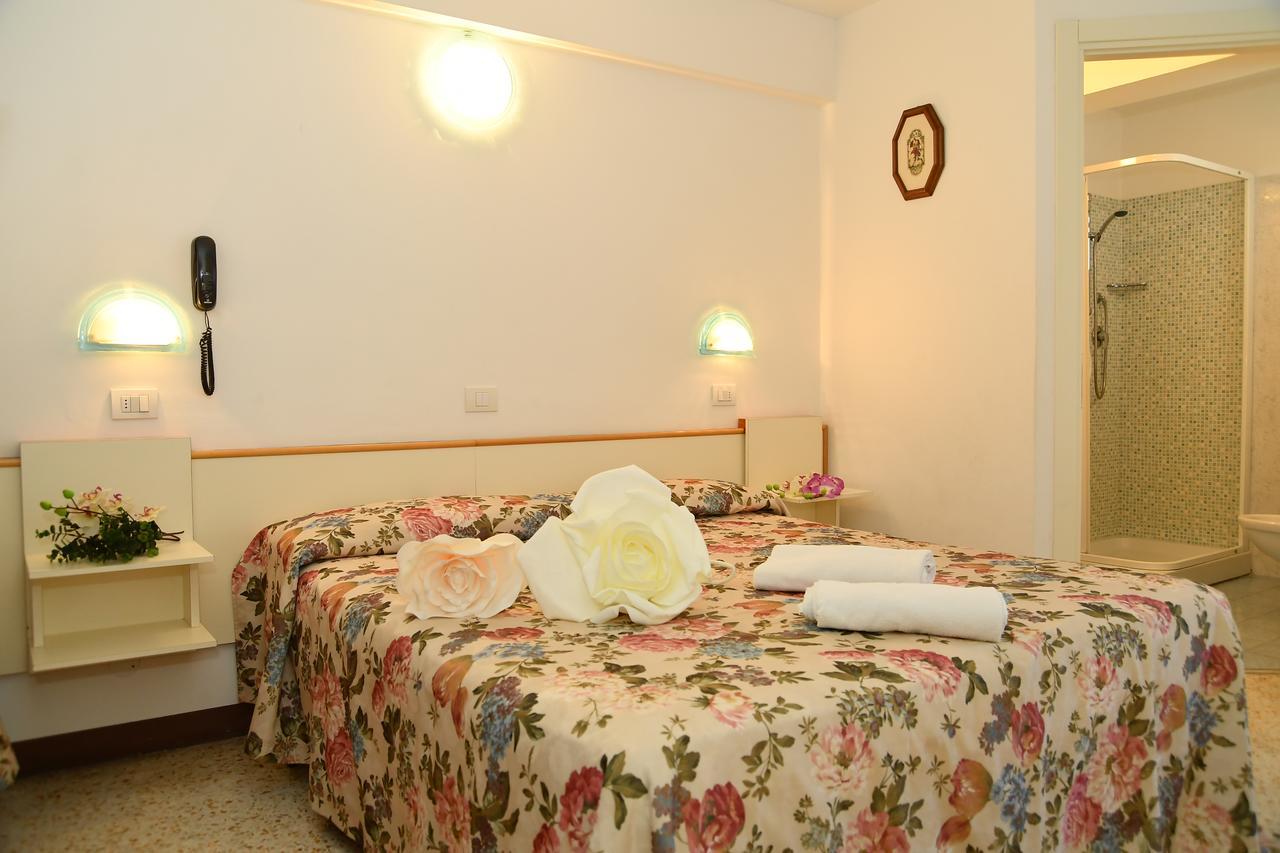 Hotel Villa Rosa Misano Adriatico Exteriör bild